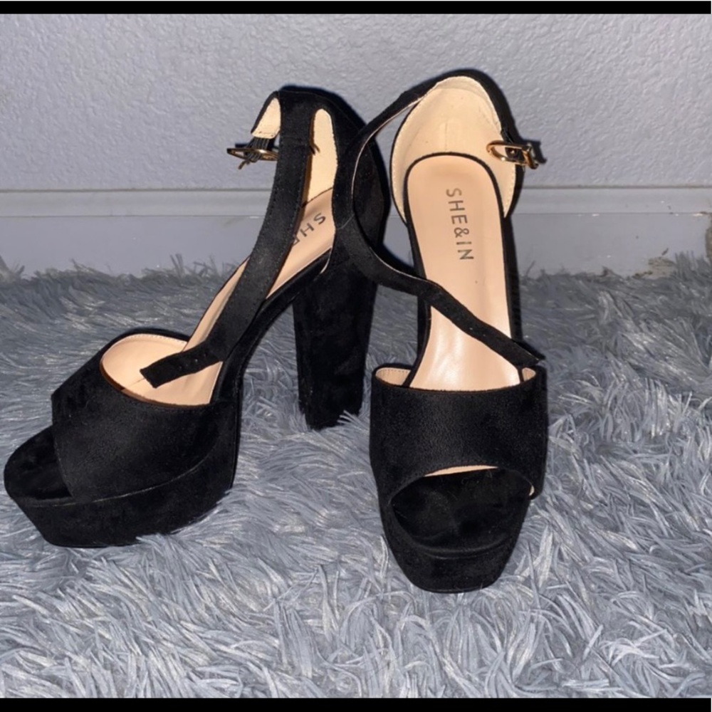 Cute platform heels.🧚🏼‍♀️